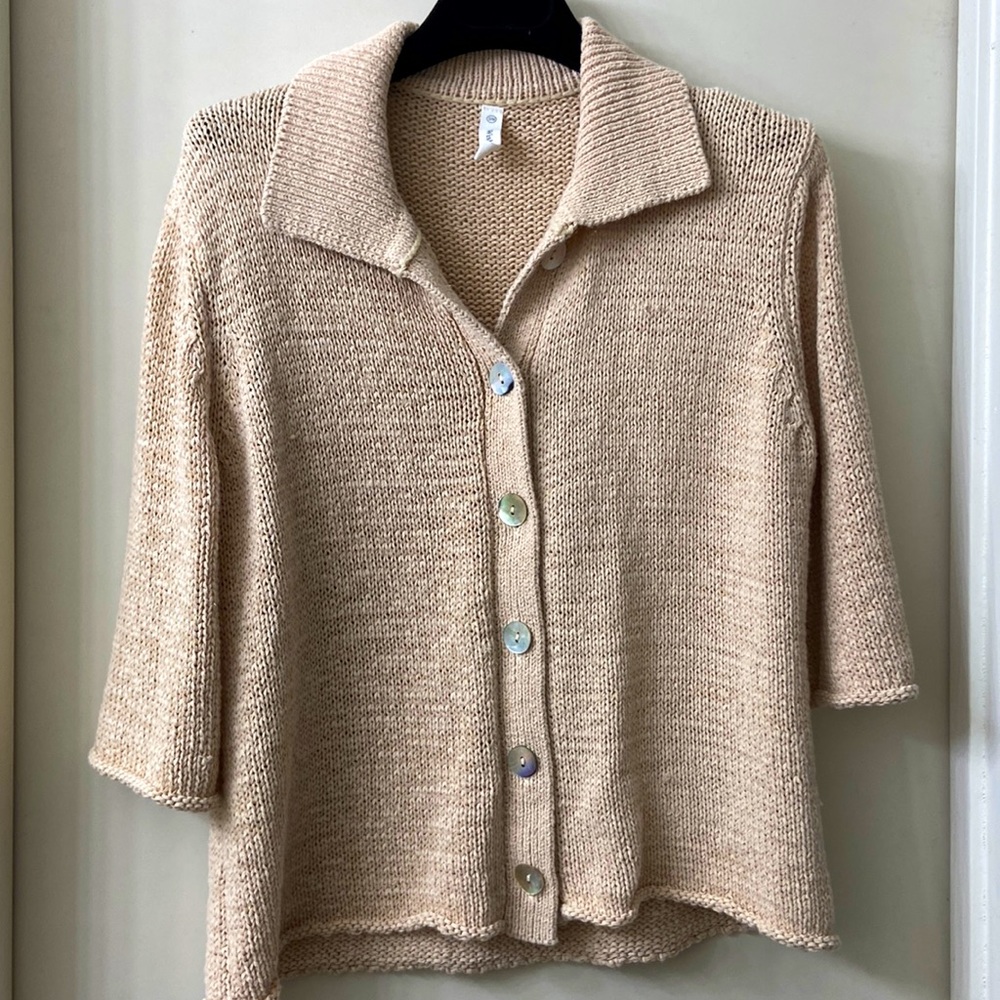 Beige knit top ✨